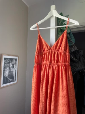Populär H&M klänning - Storlek S