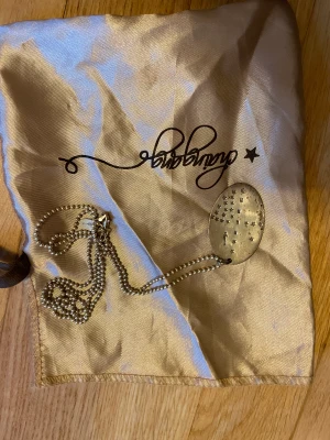 Super fint halsband - Halsband från chaingang,väska till ingår (nypris 1000 kr) Dm om ni har frågor