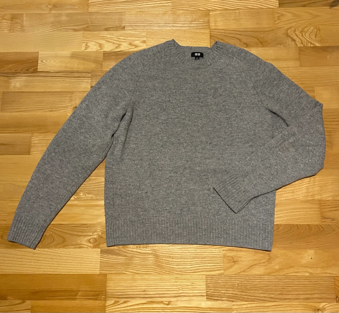 Uniqlo lambswool sweatshirt M