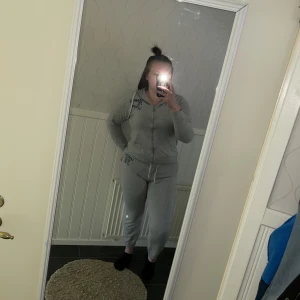 Mys set - Jättemysigt mys set från campus. Storlek M. Kan mötas upp i ed och Bengtsfors annars skickas mot frakt.