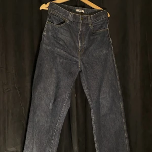 Uniqlo U Jeans - Letting go of one of my favorite jeans! Super nice denim from uniqo U collection bought in singapore. Pants are in women size however fits unisex. taper really nice, have a great fit!!Mens: 28-32 Womens:27  Condition: 7/10 (custom design on right pocket) 