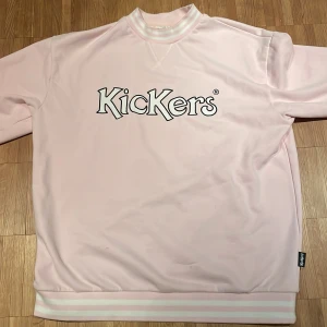 Kickers Sweatshirt - Sällan använd Kickers Sweatshirt från Carlings, perfekt kvalitet. (Är mer Rosa i Verkligheten)