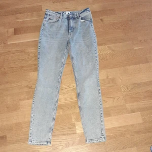 Skinny jeans  - Ljus blå Aldrig använt  Väldigt fina Hög midja 