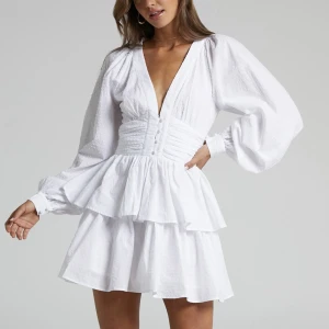 Studentklänning  - Säljer en jättefin helt ny studentklänning som endast är testad! Prislapp sitter kvar💞