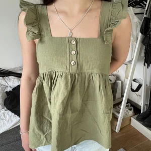 Linne  - Somrigt linne, vet ej varifrån men den är i nyskick! Fraktar och möts upp💖📦