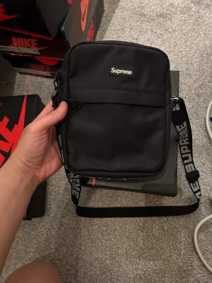 Supreme ss18 Bag  Finns ej: Kvitto! 