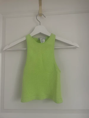 Neonfärgat linne - Väldigt fint linne, mycket bra material då den är oerhört mjuk och stretchig.