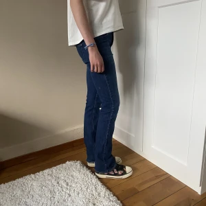 Jeans - Snygga low waist flare jeans💕 jag är 175cm och sitter bra i längden💕