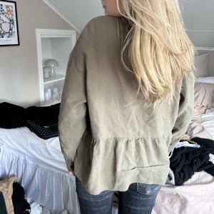 Vårjacka - Sååå fin jacka/kofta perfekt nu till våren!!!