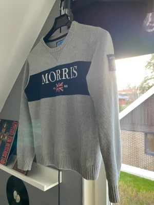 Stickad tröja - Vintage Morris, bra skick. Säljer eftersom jag knappt använder den.