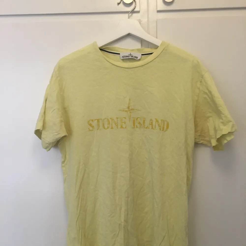 Tja, säljer min stone island t-shirt i storlek M. T-shirts.