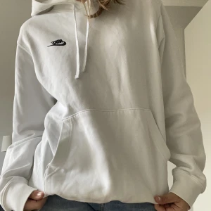 Nike hoodie - Snygg Nike hoodie i bra skick. Kontakt vid fler frågor💓