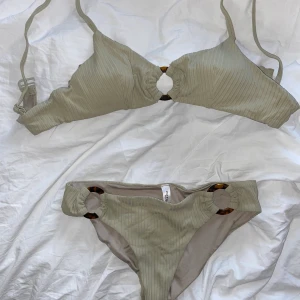 Grön bikini  - Ljusgrön bikini från Gina Tricot 🤍🤍