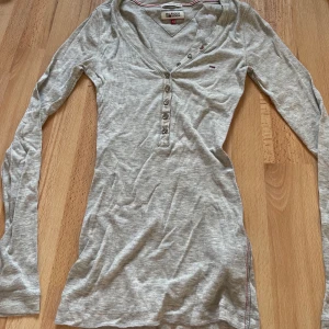 Långarmad tight tröja - Skriv om du är intresserad så kan vi diskutera pris, frakt och så vidare😊 Bara att skriva om du vill ha fler bilder