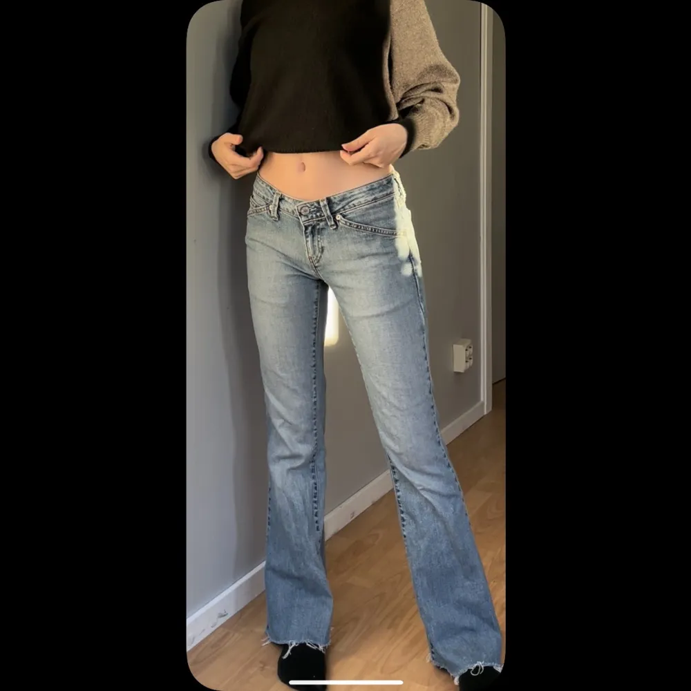 Lågmidjade jeans från Levis. 551 flare.  Jag är 160 cm lång och de passar perfekt.. Jeans & Byxor.