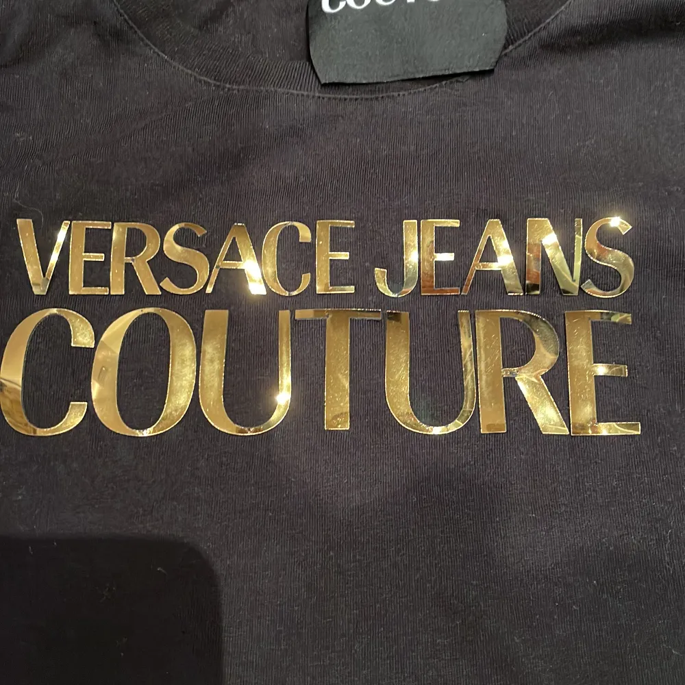 Versace jeans couture. Jag har typ aldrig använt den.. T-shirts.