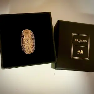 Säljer min limited edition balmainX hm ring 