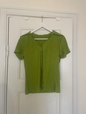 Grön sommartröja  - Grön blus som magtröja 