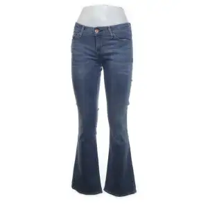 Superfina lågmidjade levis jeans med bootcut. Storlek 26. Inte så använt. Skriv för mer info:)) original pris: 750 kr