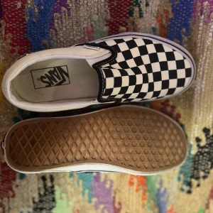 Vans sneakers  - Vans skor använda 2 gånger, säljes pga fel storlek. Som nya. 