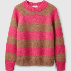 Stickad tröja från COS - Säljer vidare även denna stickade tröja från COS! Superskön men används allt för sällan. 💘