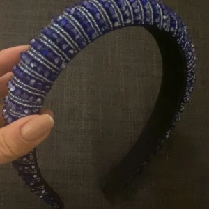 Diadem  - Ett blått diadem 