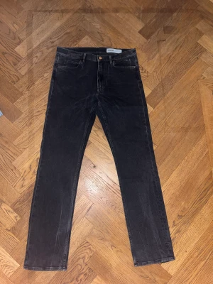 Svarta jeans - Nypris 1199  Nästan helt oanvända