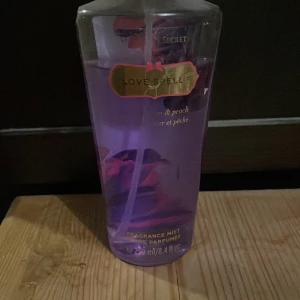Victoria secret parfym   - Nästan full Victoria secret love spell parfym 