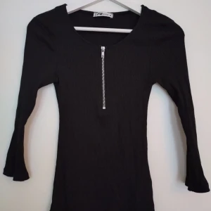 Fin tröja - Tröja med dragkedja fram i fint skick från FB sister 