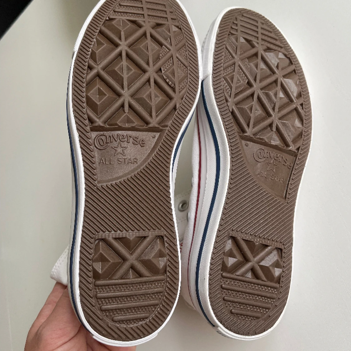 Nya vita converse  - 91