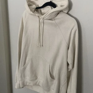 Hoodie  - En hoodie från hm som sällan används i storlek s. Går att pruta 💕