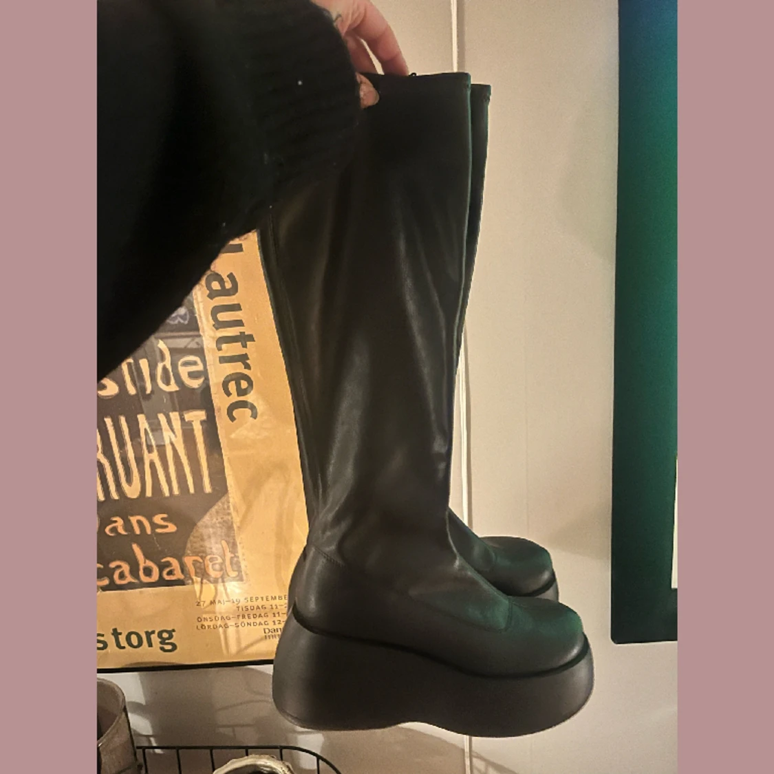 Höga platåboots strl 39 Monki