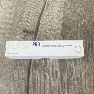 Xlash  - Oöppnat xlash PRO , har slutat använda de och hade en oöppnad. 60ML. Funkar jätte bra och fick många komplimanger när jag använde de men har slutat för jag glömmer bort 🙃
