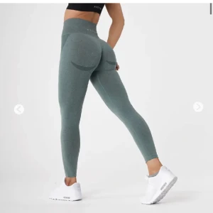 Träningstights  - Mörkgröna träningstights från nvgtn