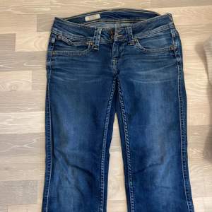 As snygga Lågmidjade pepe bootcut jeans 