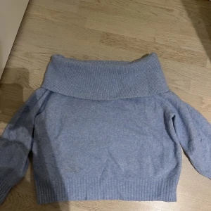 Stickad off shoulder  - Super mysig off shoulder stickad tröja 💙 frakt ingår ej