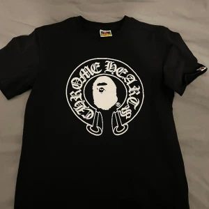 Chrome hearts x BAPE - Passar inte längre, 9/10 conditon använd ett par gånger. 