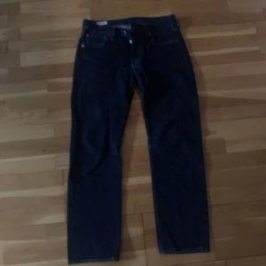 Levis 501, mörkblå - 10/10 Levis jeans för bra pris! Hör av dig vid intresse