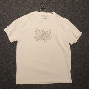 Weekday T shirt - Storlek M  Skick: 9/10