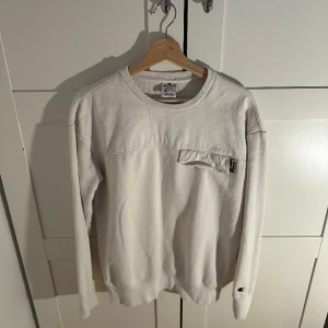 COTTON C LOGO EMBROIDERED SWEATSHIRT - Använd några gånger, storlek M, färg vit