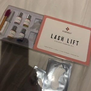 LASH LIFT KIT - Hejsan! Säljer nu detta helt nya oanvända lash lift at home kittet! Nypris för denna äkta Iconsign är 599kr på LASH and Brow lifts hemsida. Säljer då jag råkade köpa 2. Super enkel användning, allt ingår och det blir magiskt resultat varje gång.Hör av er💕
