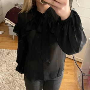 Superfin blus. - Jötte fin blus, knappt Andvänd, 