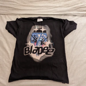 Bladee merch rare - Bladee merch inköpt under ice dancer eran. Rare