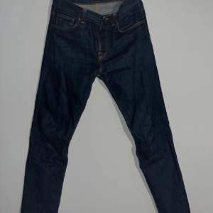 Tjena! Säljer ett par nudie jeans, nypris 1600kr. Säljer endast dessa 499kr.