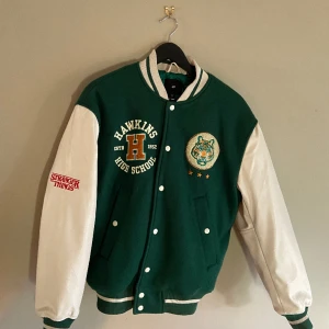 Stranger things baseballjacka - Använd en vår, i gott skick. 