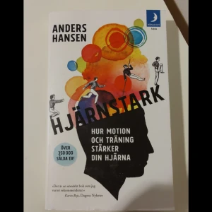 Bok , Hjärnstarkt av Anders Hansen  - .