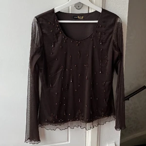 Mest blus - Brun mest blus med pärlor 