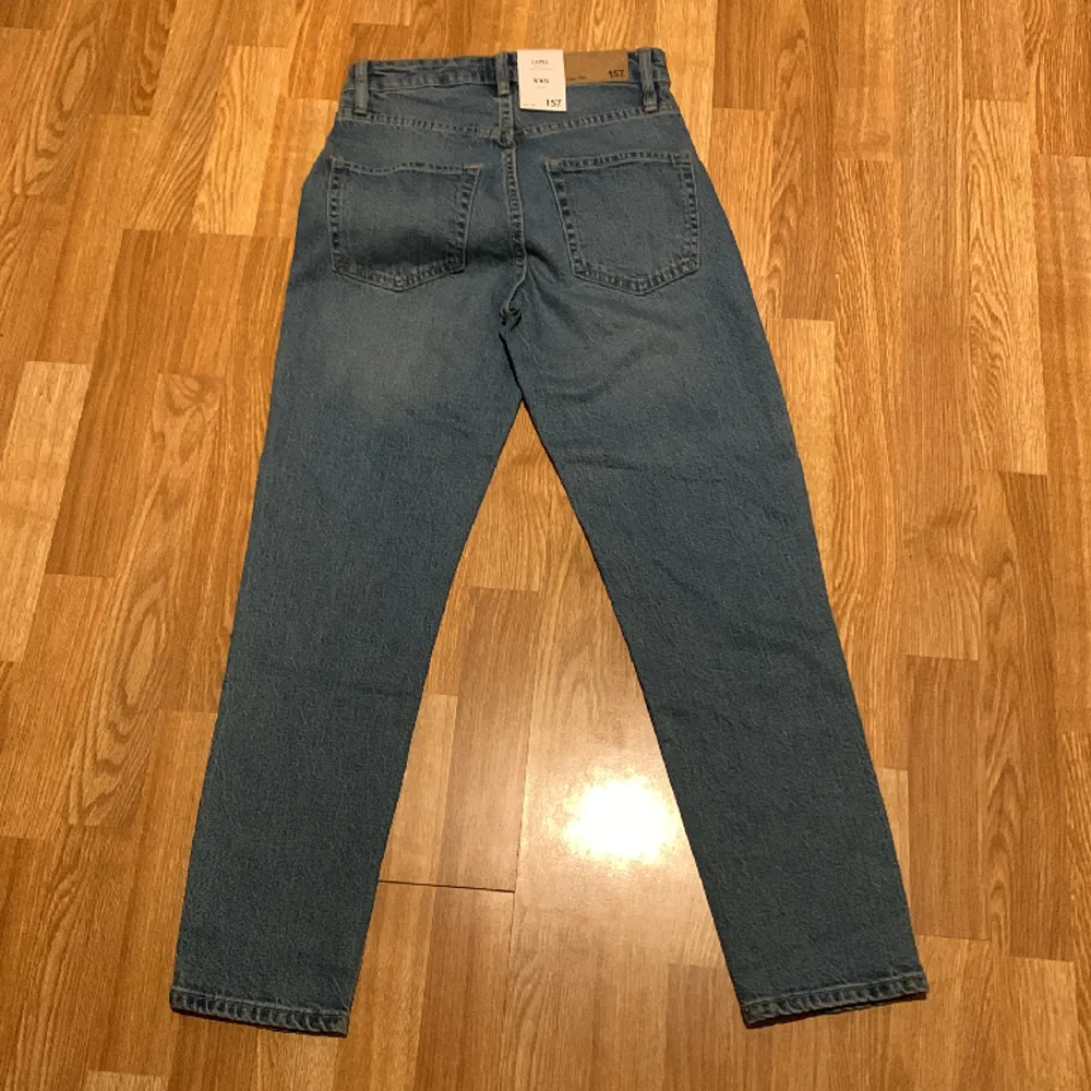 jeans från lager157 passar inte så väljer att sälja dem❤️ helt nya med lappar. Jeans & Byxor.