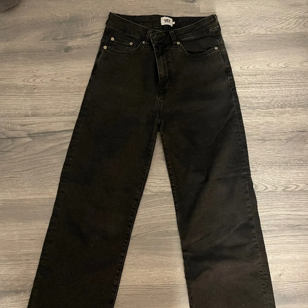 Säljer dessa svarta jättesköna jeans, är i bra skick!😊. Jeans & Byxor.