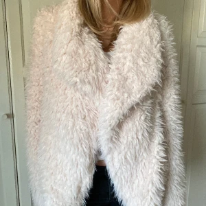 Pälsjacka - Superfin pälsjacka❤️(storlek M men passar XS-M)
